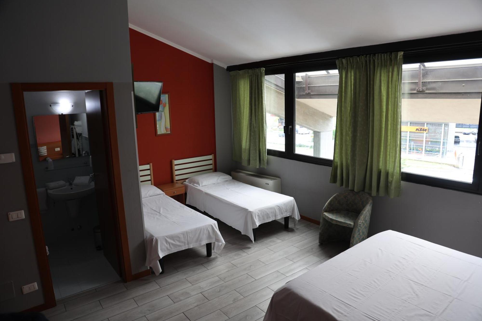 Hotel Garda Affi Bagian luar foto