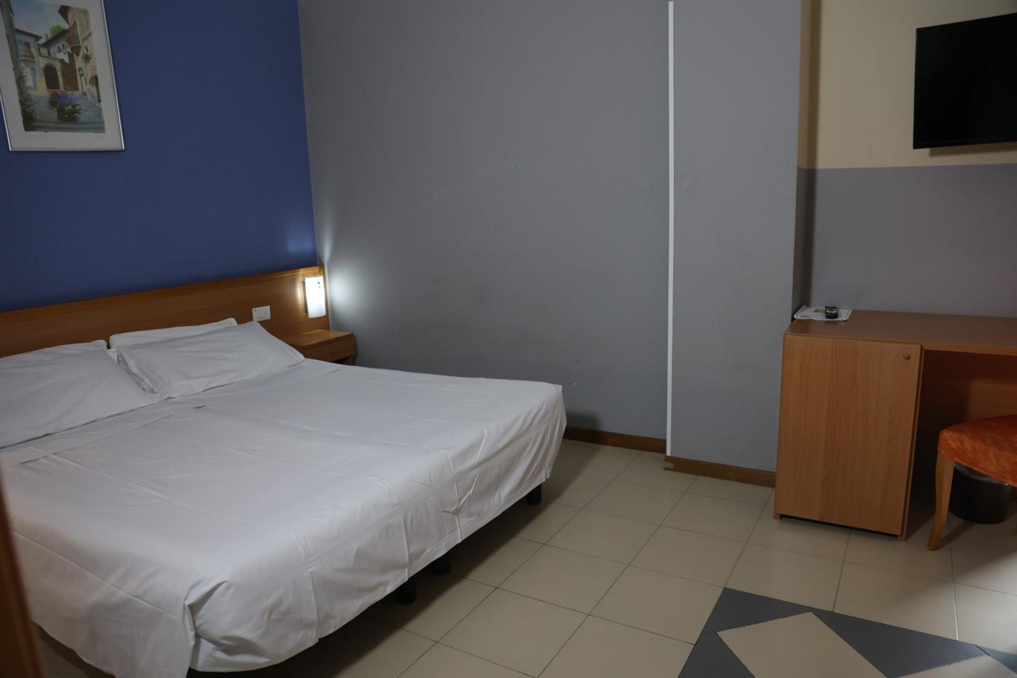 Hotel Garda Affi Bagian luar foto