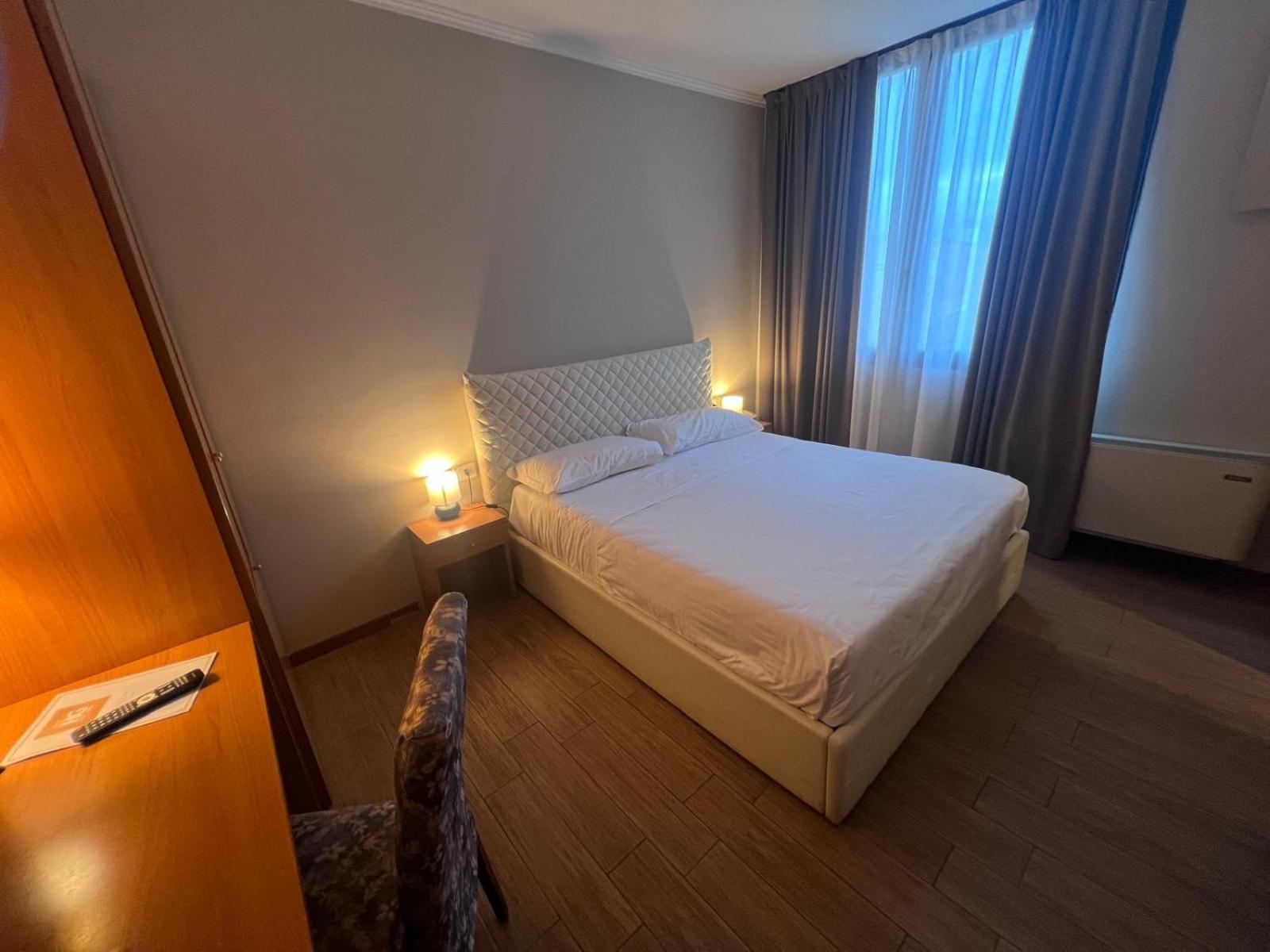 Hotel Garda Affi Bagian luar foto